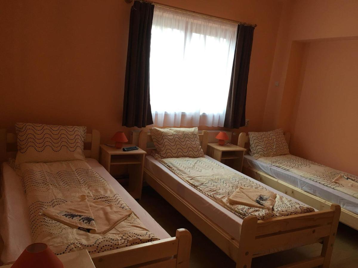 Appartement Bicsak Apartman à Joseni Extérieur photo
