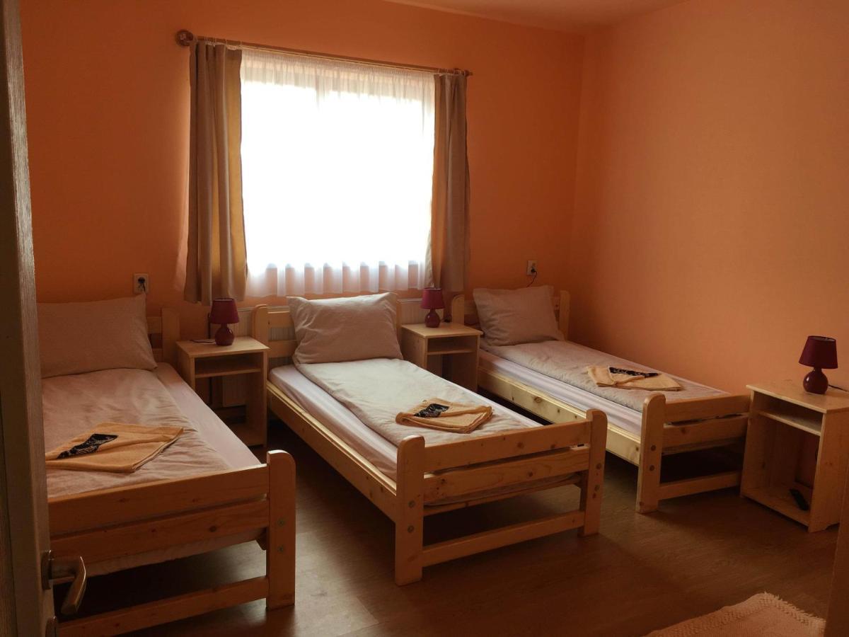 Appartement Bicsak Apartman à Joseni Extérieur photo
